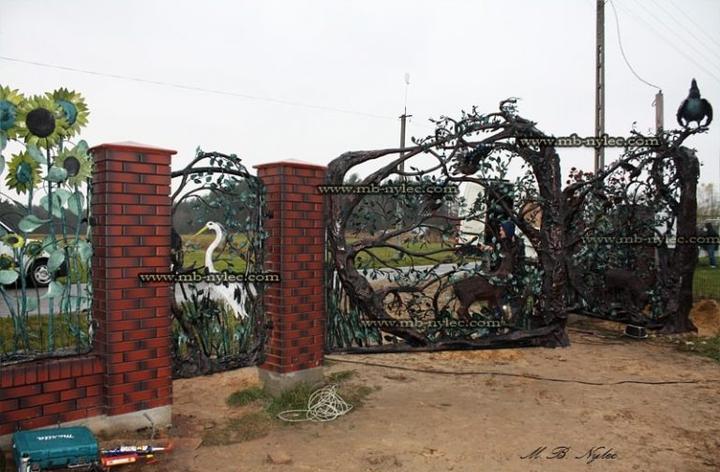 Kute balustrady i bramy