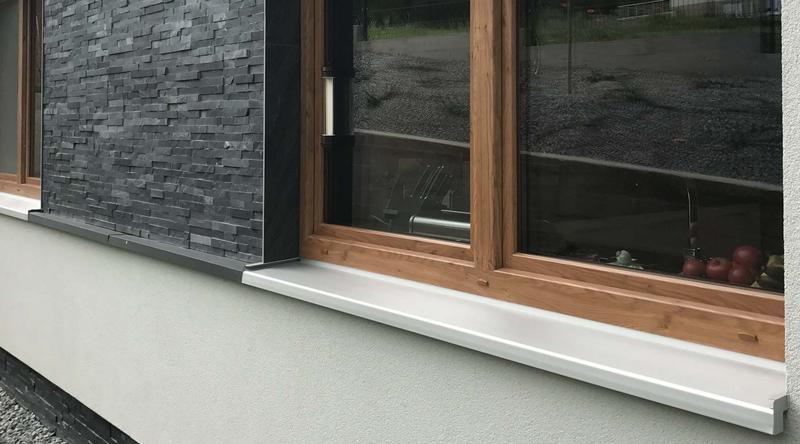 Montaż parapetów stalowych