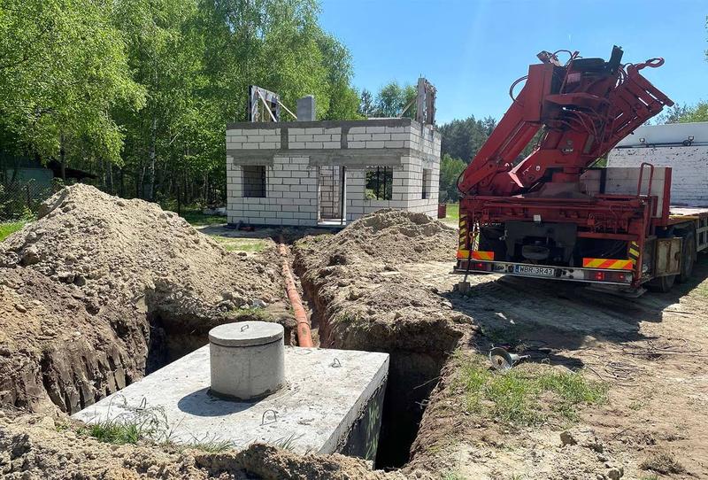 Montaż zbiornika na szambo