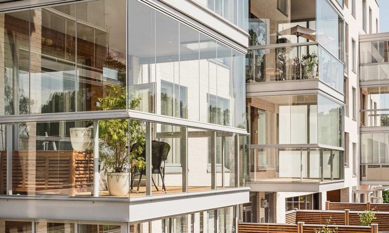 Jak znaleźć idealne przeszklenie balkonowe: Przewodnik po szybach na balkon