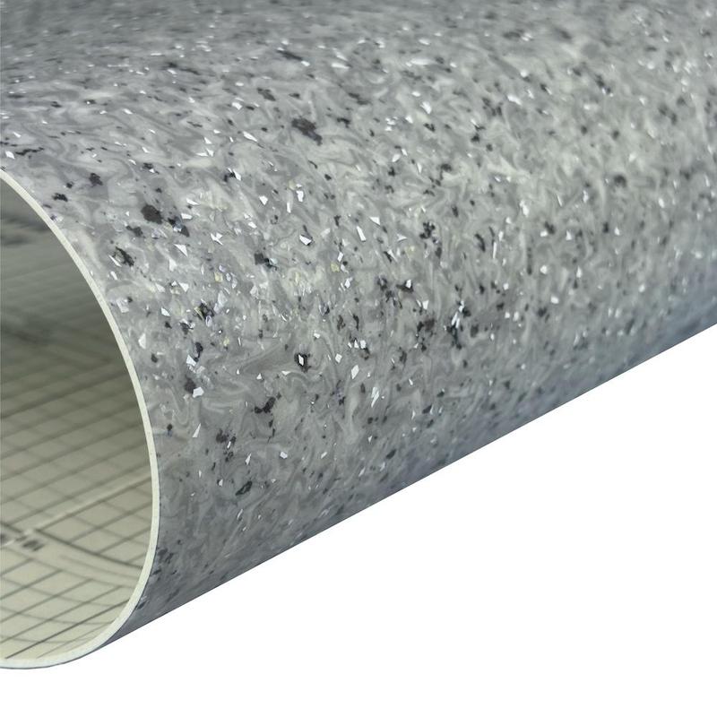 Skuteczne sposoby na to, jak bez wysiłku usunąć rysy z wykładziny PCV i przywrócić jej blask