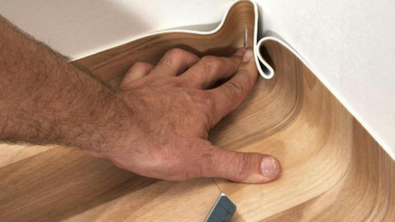 Skuteczny montaż wykładziny PCV: 8 kroków do idealnego przyklejenia