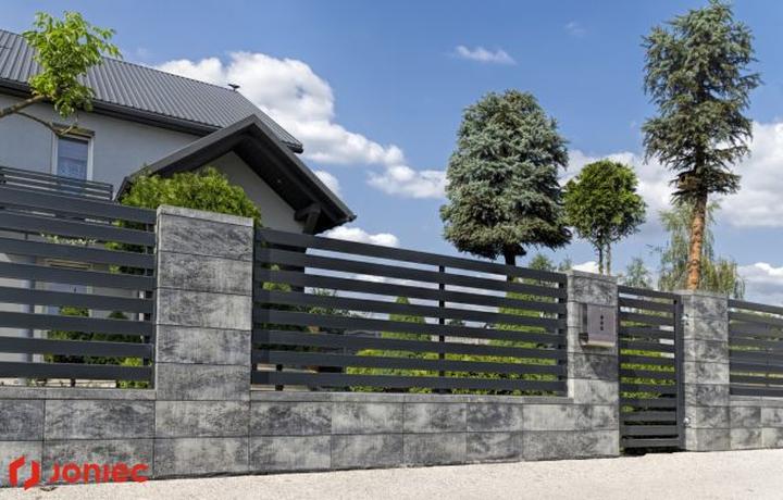 Nowoczesne trendy w ogrodzeniach: Roma Horizon Marengo od Joniec
