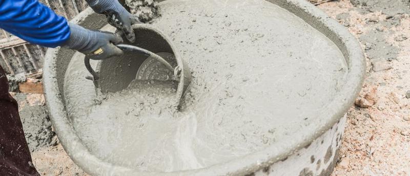 Beton na strop: B20 czy B25? Kluczowe informacje, które pomogą Ci podjąć właściwą decyzję