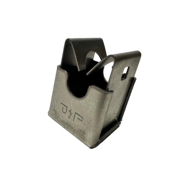 Jak skutecznie zamontować uchwyt odgromowy do blachy na rąbek krok po kroku