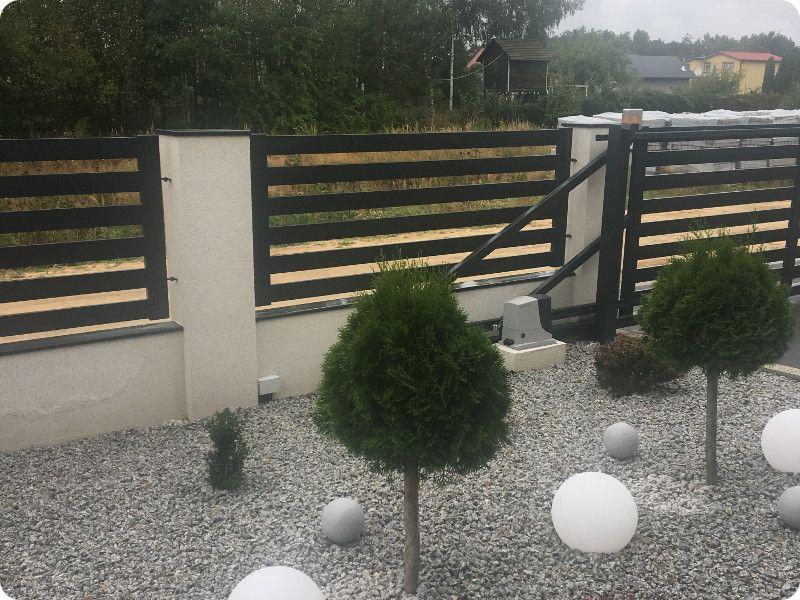 Stylowe daszki na murki z blachy – połączenie ochrony i estetyki ogrodzenia