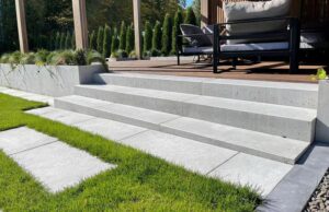 Zamontuj okładziny betonowe na schodach w 5 łatwych krokach