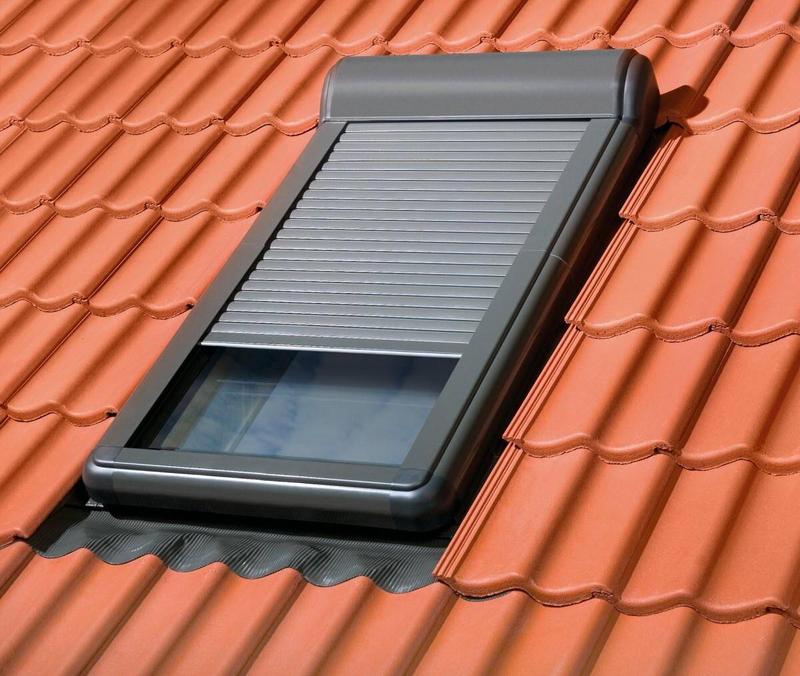 Bezpieczne techniki mycia okien dachowych