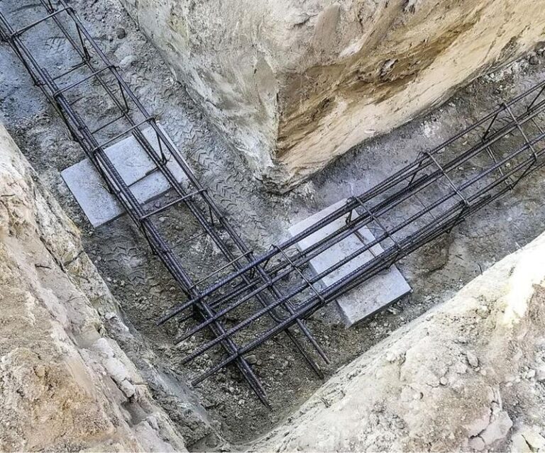Zbrojenie ściany fundamentowej: Jak zastosować kluczowe zasady i najlepsze praktyki w budowie