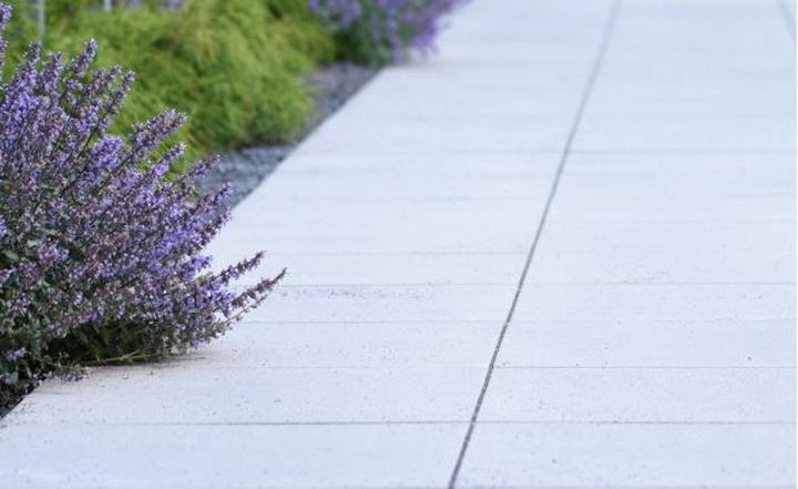 Ścieżki ogrodowe z płyt brukowych