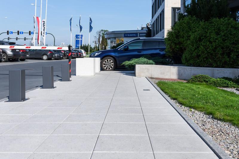 Zainspiruj się: Wielkoformatowe płyty brukowe jako nowoczesne rozwiązanie w Twoim ogrodzie