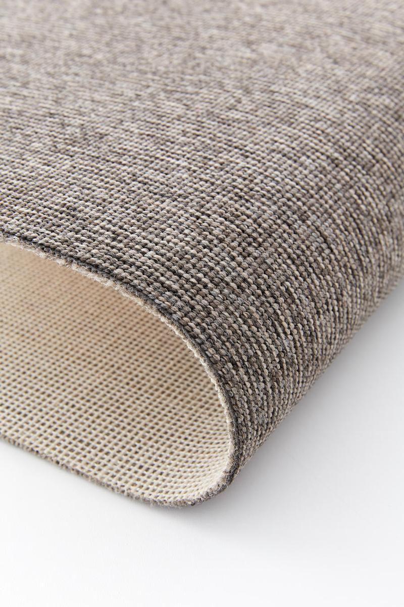 Zrywanie wykładziny dywanowej