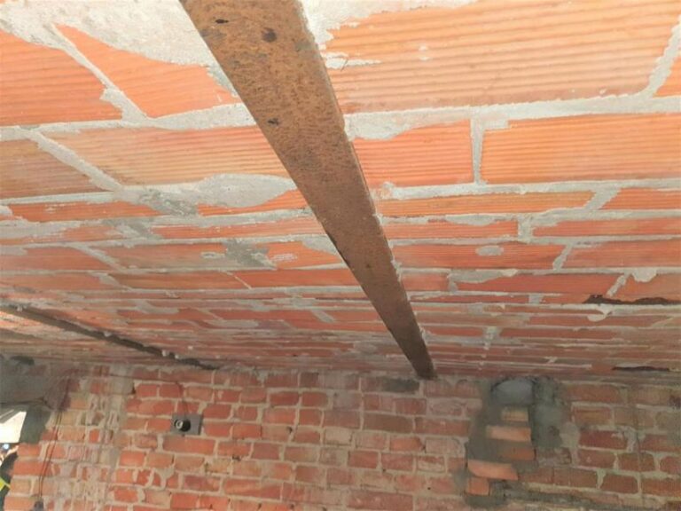 Jak przeprowadzić remont stropu drewnianego? Kompleksowy poradnik krok po kroku